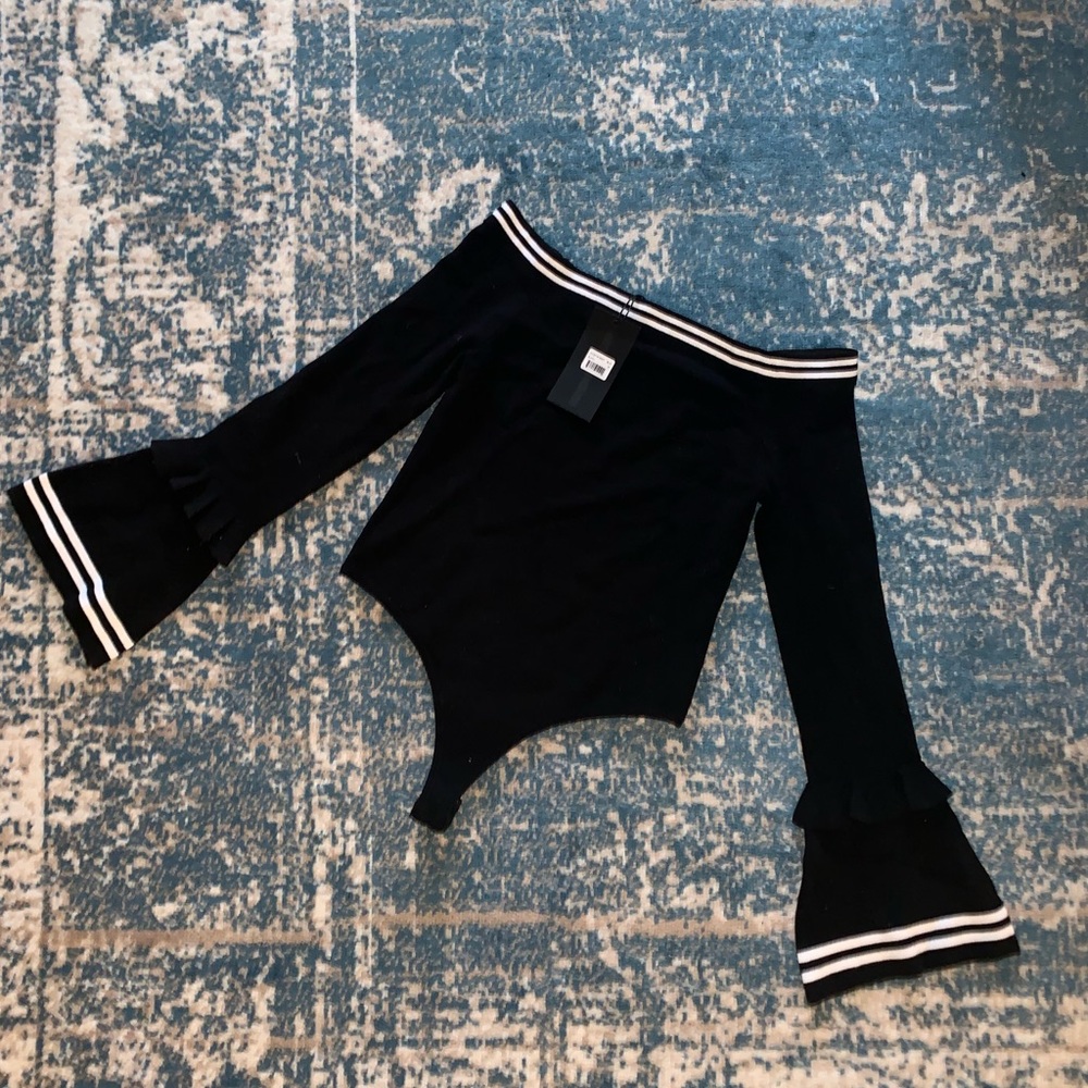 *KENDALL + KYLIE* off the shoulder body suit